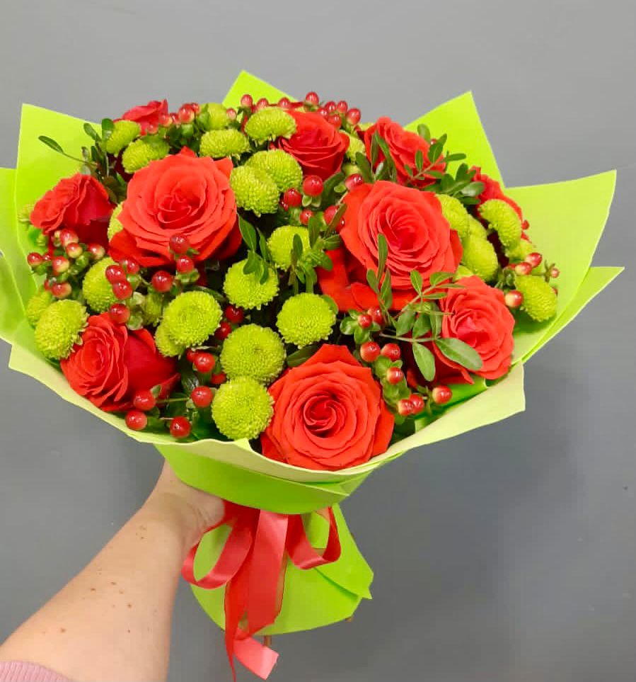 Букет цветов из: Хризантемы и Розы в Лыткарино