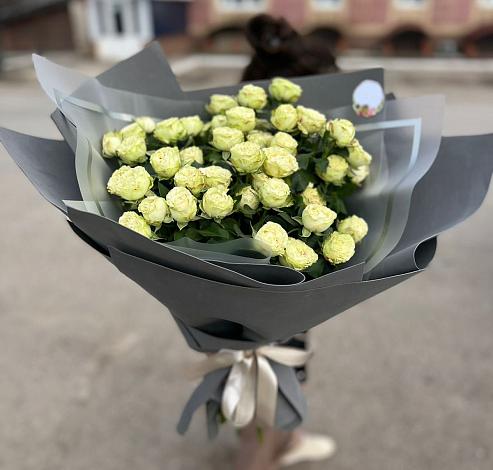 Букет Белые кустовые розы Солинеро в Лыткарино