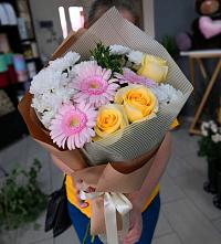 Букет цветов из:  Герберы, Розы и Хризантемы в Лыткарино
