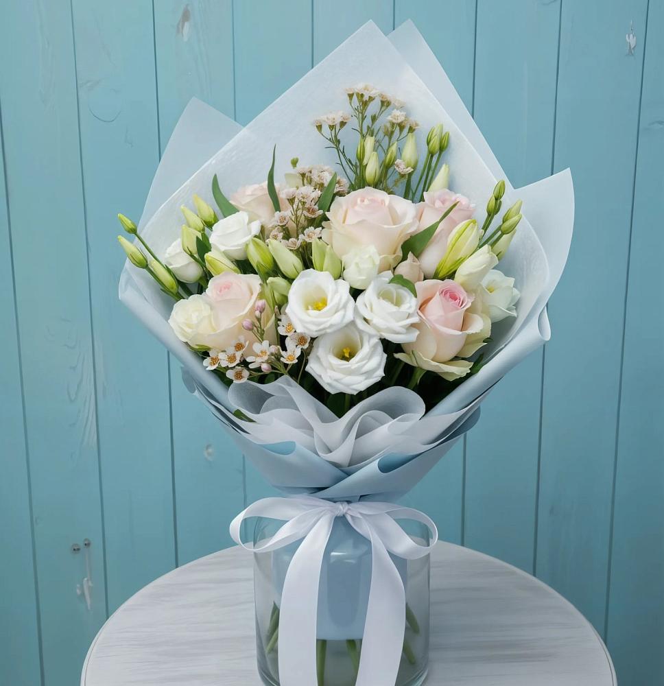 Букет цветов из: Розы и Лизиантусы в Лыткарино