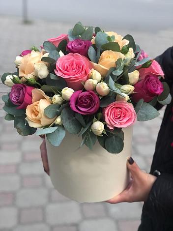 Цветочная композиция из Розы в шляпной коробке в Лыткарино