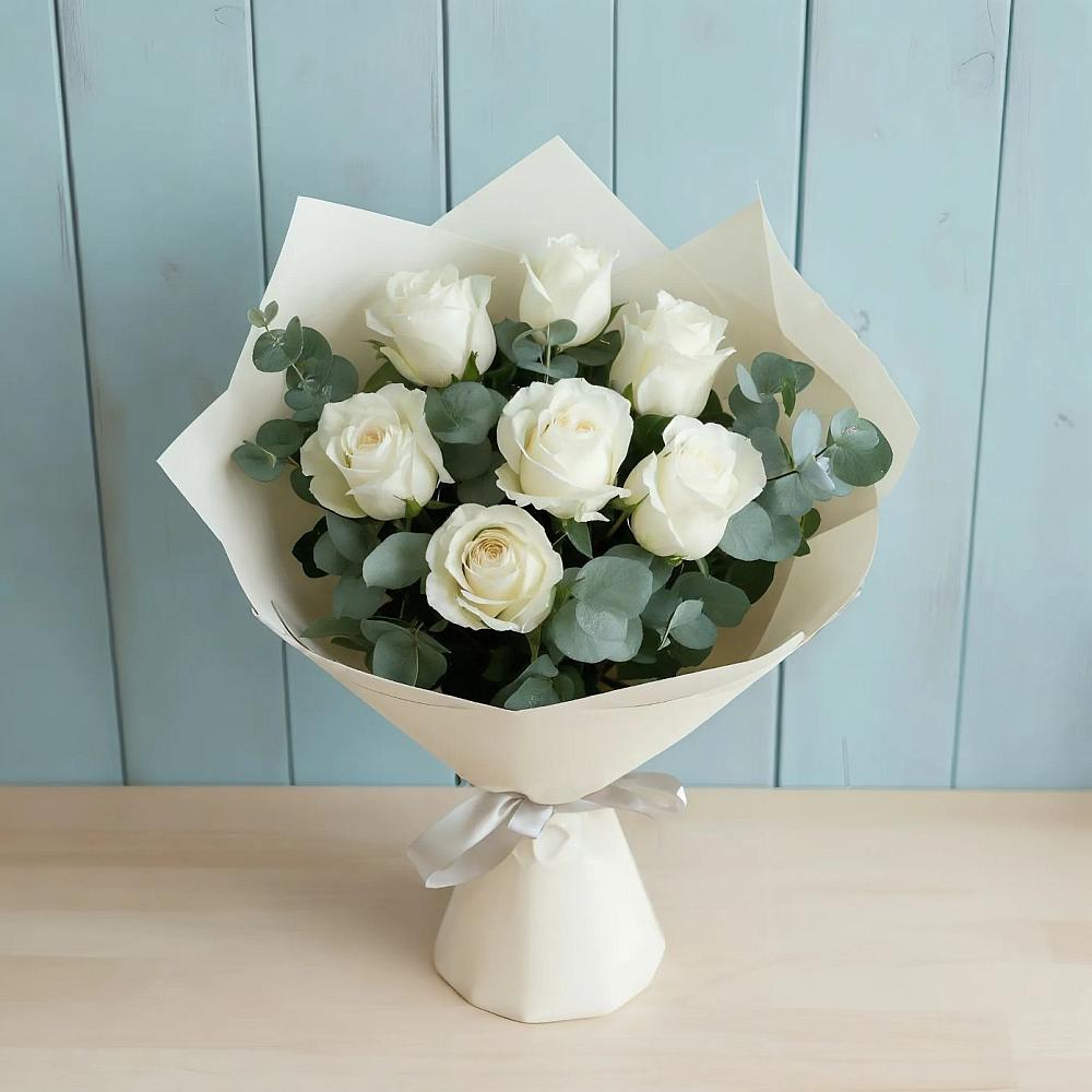 Букет Белые розы в Эвкалипте в Лыткарино