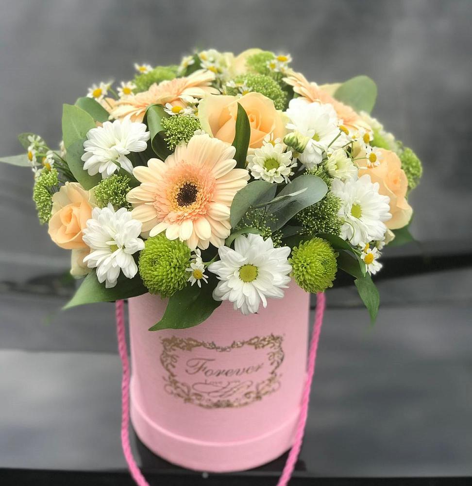 Цветочная композиция из Розы, Герберы и Хризантемы в шляпной коробке в Лыткарино