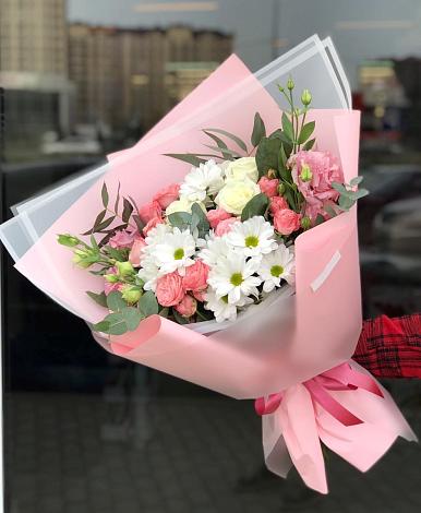 Букет цветов из: Розы, Лизиантусы и Хризантемы в Лыткарино