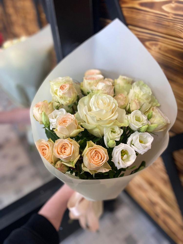 Букет цветов из: Розы и Лизиантусы в Лыткарино